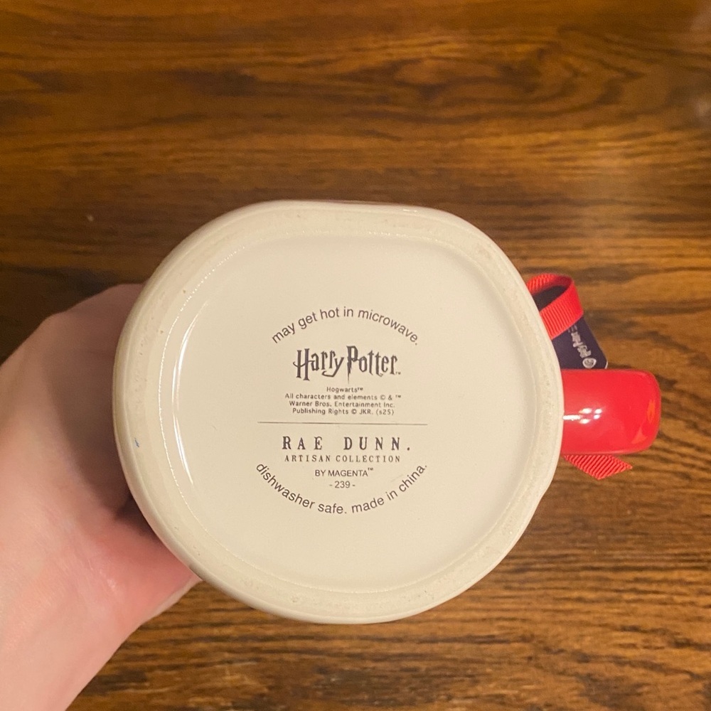 Rae Dunn Harry Potter Christmas at Hogwarts Crest Mug Red Interior NWT - Picture 4 of 6